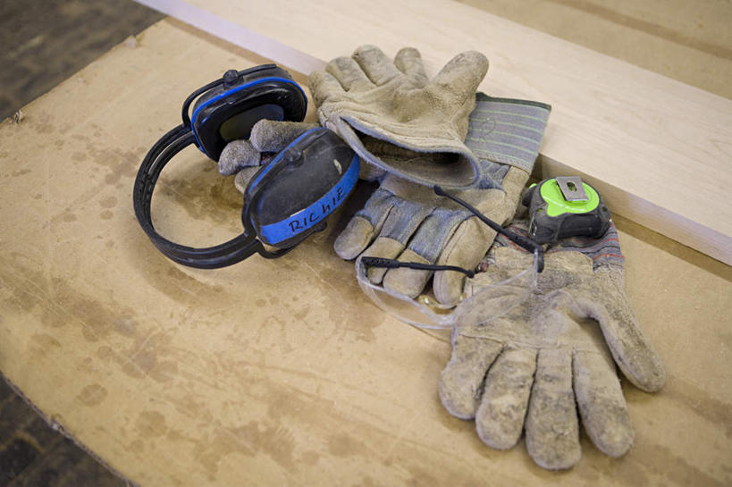 无人,横图,俯视,室内,特写,白天,安全,桌面,桌子,静物,木制,防护,木制品,手套,耳罩,保护,保险,隔音,耳套,保全,周全,安稳,安定,防护手套,耳护,平安,彩图,高角度拍摄