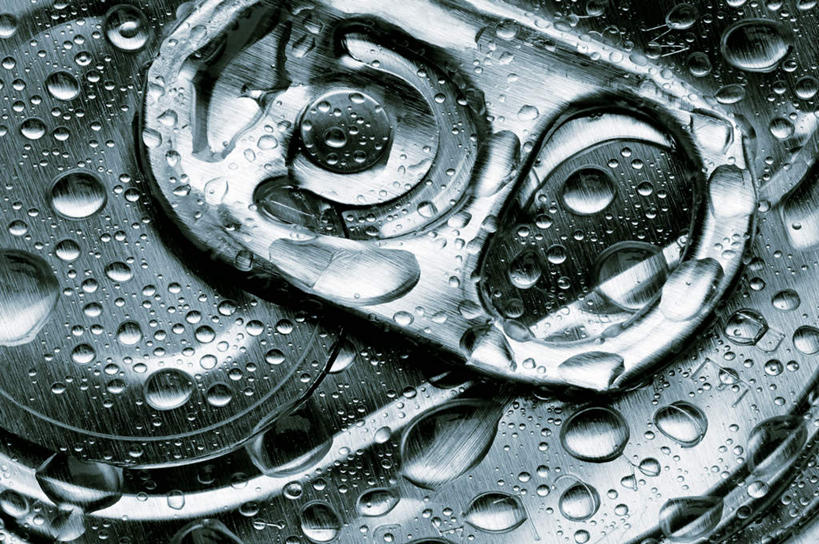 无人,横图,俯视,室内,特写,白天,水,金属制品,阴影,反射,金属,包装,罐子,液体,影子,饮用水,饮料,一个,容器,矿泉水,单个,易拉罐,蒸馏水,彩图,高角度拍摄