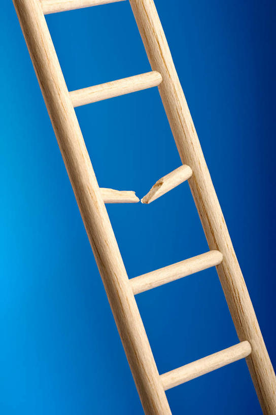无人,攀登,竖图,室内,特写,白天,正面,静物,蓝色背景,破碎,梯子,阶梯,木梯,爬,摄影,影棚,上升,碎裂,破裂,分裂,登高,攀爬,彩图,影棚拍摄,拍摄,决裂