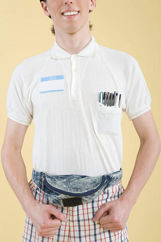 西方人,一个人,站,笑,微笑,露齿笑,竖图,室内,白天,正面,欧洲,欧洲人,仅一个男性,仅一个人,握,阴影,黄色背景,服装,反射,影子,休闲装,鼓励,腰带,仅一个年轻男性,衣服,加油,手势,握拳,站着,休闲,休闲服,打气,握着,摄影,名牌,服饰,影棚,皮带,鼓舞,配饰,裤带,男人,男性,年轻男性,白种人,站立,半身,彩图,影棚拍摄,拍摄