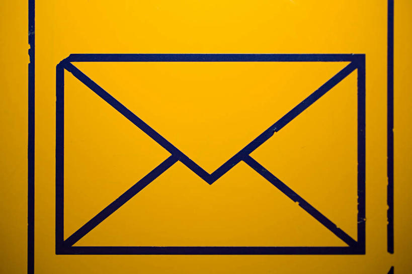 无人,横图,室内,特写,白天,正面,智慧,艺术,传递,信息,邮件,联系,文化,邮筒,邮箱,黄色,插花,联络,邮递,通信,信件,插花艺术,创造,创作,想象,邮政,彩图