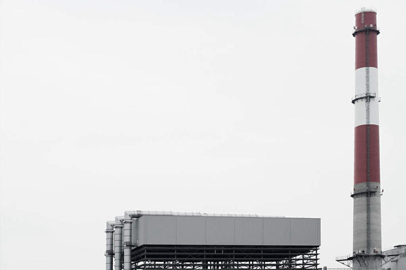 无人,工厂,横图,室外,白天,仰视,烟囱,环保,乌云,云,阴天,云朵,云彩,天空,天,能源,回收,资源,昏暗,阴沉,利用,低碳,循环,持续,彩图,低角度拍摄,工地,制造厂