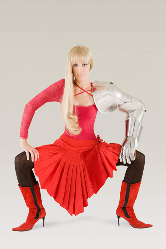 西方人,一个人,站,竖图,室内,白天,正面,高跟鞋,裙子,时尚,安全,鞋子,欧洲,欧洲人,仅一个年轻女性,仅一个女性,仅一个人,撑,灰色背景,连衣裙,盔甲,防护,浪漫,注视,靴子,红色,观察,看,站着,温暖,摄影,影棚,星座,观看,张开双腿,保护,察看,撑着,关注,时髦,忧郁,占卜,牛仔靴,保险,防御,铠甲,防具,防卫,多愁善感,巨蟹座,领导型,时兴,展开双腿,平安,年轻女性,女人,女性,白种人,站立,彩图,全身,影棚拍摄,拍摄,伸展双腿,甲胄