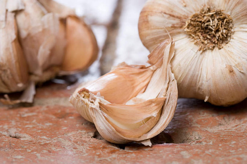 无人,横图,俯视,室内,特写,白天,桌面,桌子,蔬菜,蒜,朦胧,模糊,新鲜,木制,食品,蒜头,食物,木制品,有机食品,绿色食品,胡蒜,大蒜,彩图,高角度拍摄