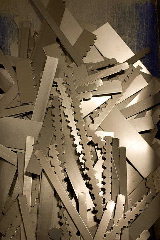 无人,竖图,俯视,室内,特写,白天,静物,金属制品,一堆,许多,堆叠,堆积,金属,工具,刀具,很多,刀,堆,彩图,高角度拍摄