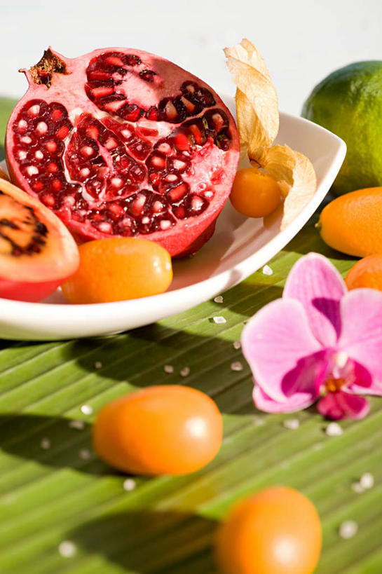 无人,竖图,俯视,室外,特写,白天,石榴,餐具,水果,阴影,新鲜,盛开,反射,碟子,盘,影子,生食,食品,果实,花蕾,花,花瓣,花朵,鲜花,食物,一个,盘子,碟,花苞,花蕊,金橘,金桔,有机食品,绿色食品,单个,高雅,金弹,金柑,金枣,洋奶桔,冬樱花,淡泊,花中君子,牛奶桔,悸动,冬海棠,高盆樱,兰花,涂林,若榴,金罂,金庞,丹若,安石榴,彩图,高角度拍摄