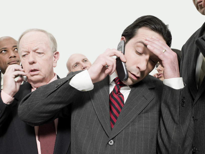 西方人,伙伴,朋友,商务人士,商务男性,站,闭眼,打电话,横图,室内,白天,白色背景,正面,衬衫,友谊,合作,团队,电话,手机,欧洲,欧洲人,阴影,套装,反射,影子,许多人,注视,通讯设备,观察,看,站着,一群人,战略,摄影,影棚,观看,懊恼,烦恼,察看,关注,商务装,工薪阶层,联合,合谋,交流,配合,协作,老年男性,男人,男性,中年男性,白种人,白领,上班族,闭眼睛,闭着眼,闭着眼睛,沟通,通话,站立,半身,彩图,影棚拍摄,衬衣,拍摄,两部