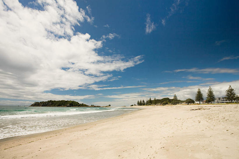 无人,横图,室外,白天,正面,旅游,度假,海浪,海洋,美景,沙滩,树林,植物,新西兰,阴影,光线,沙子,影子,海岸,景观,浪花,云,云朵,沙地,云彩,娱乐,树,树木,蓝色,绿色,白云,蓝天,天空,阳光,自然,海水,天,享受,休闲,景色,放松,生长,晴朗,成长,自然风光,大洋洲,海景,纽西兰,长白云之乡,新西兰北岛,大海,风浪,海,海水的波动,海滩,近岸浪,涌浪,晴空,彩图