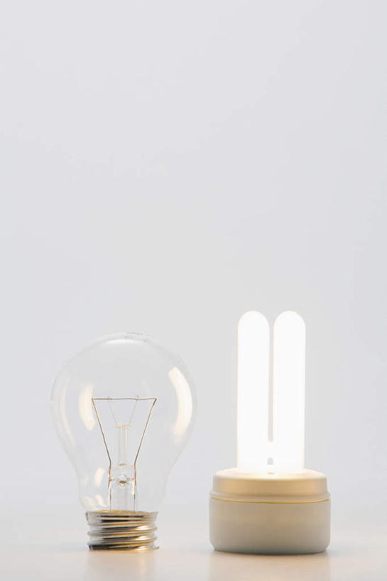 无人,竖图,室内,特写,白天,正面,节能,静物,照明,阴影,灰色背景,环保,光线,灯泡,影子,灯光,灯,节能灯,灯具,摄影,影棚,能源,照亮,低碳,照明工具,荧光灯,U型,U型管节能灯,彩图,影棚拍摄,拍摄