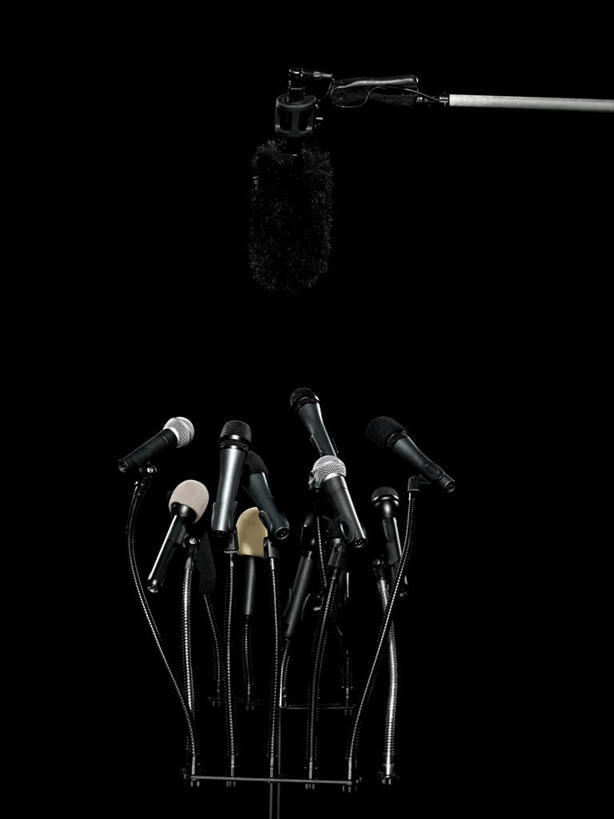 无人,竖图,室内,特写,白天,正面,静物,许多,黑色背景,很多,话筒,摄影,影棚,麦克风,扩音器,传声器,微音器,彩图,影棚拍摄,拍摄