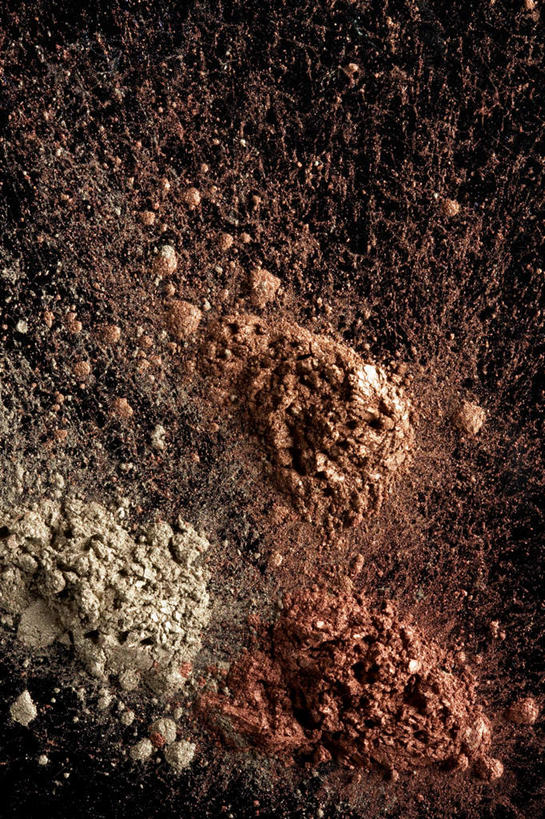 无人,竖图,室内,特写,白天,正面,静物,阴影,反射,粉末,影子,化妆品,粉,眼影,摄影,影棚,眼妆,粉状,粉剂,彩图,影棚拍摄,拍摄