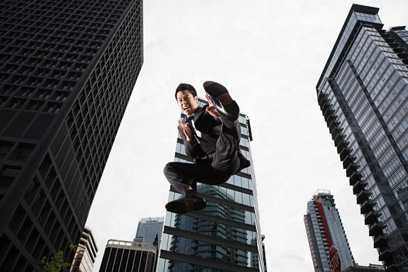 东方人,一个人,商务人士,商务男性,高楼大厦,跳,横图,室外,白天,仰视,衬衫,大厦,建筑,摩天大楼,亚洲,仅一个男性,仅一个人,踢,套装,服装,朦胧,模糊,云,云朵,云彩,注视,休闲装,黄种人,仅一个年轻男性,衣服,蓝色,白云,蓝天,天空,天,观察,看,休闲,休闲服,服饰,晴朗,观看,功夫,察看,关注,商务装,工薪阶层,男人,男性,年轻男性,亚洲人,白领,上班族,晴空,跳跃,彩图,低角度拍摄,全身,衬衣,大楼,高层建筑,高楼,摩天楼