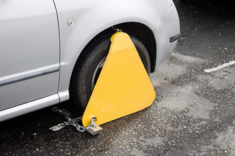 无人,横图,俯视,室内,特写,白天,汽车,三角形,车,黄色,轮胎,交通工具,轿车,载具,彩图,高角度拍摄