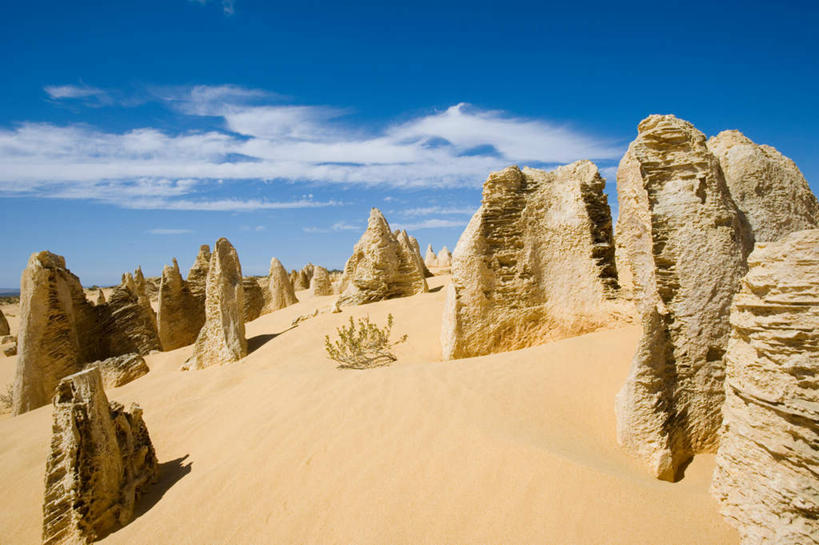 无人,公园,横图,室外,白天,正面,旅游,度假,石头,美景,沙漠,山,山脉,澳大利亚,阴影,光线,石子,影子,景观,山顶,山峰,云,云朵,山峦,云彩,娱乐,蓝色,白云,蓝天,天空,阳光,自然,群山,天,享受,休闲,景色,放松,晴朗,国家公园,自然风光,大洋洲,澳洲,沉积岩,南方大陆,澳大利亚联邦,西澳大利亚,西澳大利亚州,颠峰,极峰,水成岩,南邦国家公园,大漠,砂漠,石块,岩石,晴空,彩图