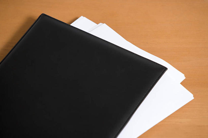 无人,办公室,横图,俯视,室内,特写,白天,家具,桌子,静物,阴影,反射,材料,档案,文件,影子,办公桌,两份,白色,黑色,资料,文档,办公家具,彩图,高角度拍摄