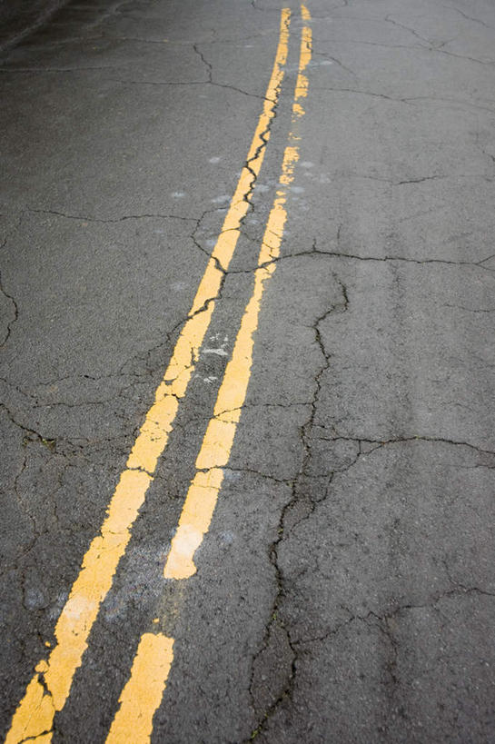 无人,竖图,俯视,室外,白天,旅游,度假,道路,路,公路,分界线,停车线,交通,娱乐,享受,休闲,放松,车行道,车行道分界线,标线,车行线,马路,彩图,高角度拍摄