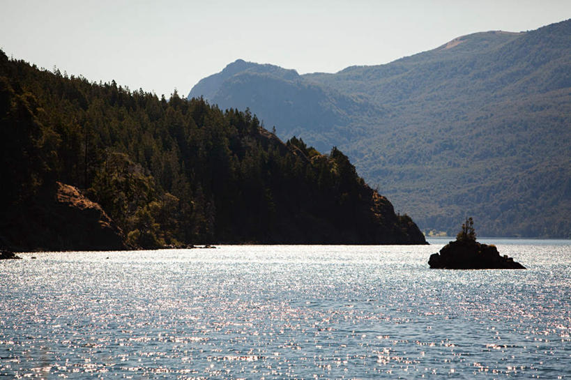 无人,横图,室外,白天,正面,旅游,度假,湖,湖泊,美景,山,山脉,水,阿根廷,阴影,波纹,光线,影子,湖面,景观,山峰,水流,水面,涟漪,山峦,娱乐,蓝色,倒影,蓝天,水纹,天空,阳光,自然,波浪,湖水,群山,天,享受,休闲,景色,南美,放松,晴朗,南美洲,倒映,拉丁美洲,自然风光,美洲,万里无云,水晕,亚美利加洲,南亚美利加洲,阿根廷共和国,里奥内格罗省,反照,巴里洛切,晴空,晴空万里,彩图
