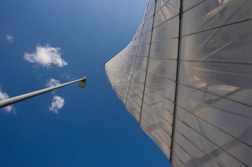 无人,高楼大厦,横图,室外,白天,仰视,度假,美景,窗户,城市风光,城市,大厦,建筑,路灯,摩天大楼,照明,德国,欧洲,阴影,光线,影子,墙,景观,云,云朵,灯光,云彩,娱乐,玻璃窗,墙壁,墙面,灯,蓝色,白云,蓝天,天空,阳光,楼宇,天,享受,休闲,景色,放松,晴朗,照亮,照明设备,西欧,德意志联邦共和国,勃兰登堡,勃兰登堡州,晴空,彩图,低角度拍摄,大楼,高层建筑,高楼,摩天楼