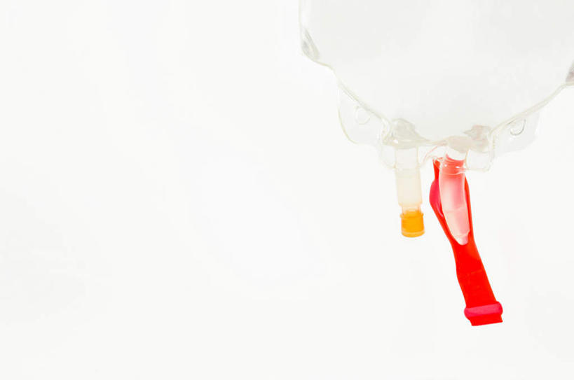 无人,横图,俯视,室内,特写,白天,白色背景,阴影,反射,影子,一个,针管,针筒,注射,摄影,影棚,单个,医疗,医疗设备,注射器,输液,打点滴,输液瓶,静脉输液,彩图,高角度拍摄,影棚拍摄,拍摄