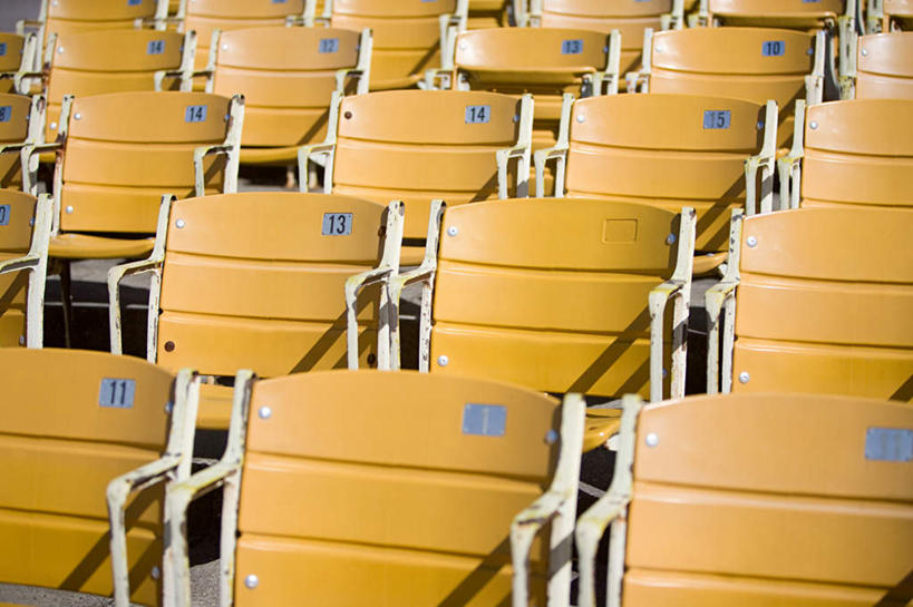 无人,体育馆,运动场,横图,室外,白天,正面,度假,美景,城市风光,城市,椅子,纽约,美国,一排,许多,整齐,并列,并排,标志,数字,文字,字符,塑料,景观,看台,很多,娱乐,标识,体育场,排列,黄色,塑料制品,享受,休闲,景色,放松,阿拉伯数字,北美,北美洲,队列,美洲,平行,纽约州,帝国之州,帝国州,北亚美利加洲,亚美利加洲,运动馆,跑马,赛马,彩图