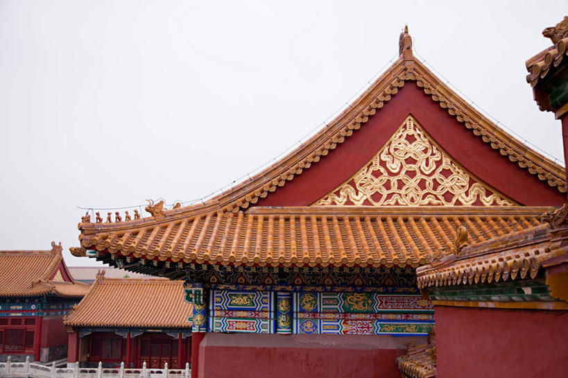 无人,故宫,宫殿,横图,室外,白天,仰视,旅游,度假,名胜古迹,标志建筑,地标,建筑,北京,中国,亚洲,花纹,遗迹,装饰,瓦片,建筑群,首都,瓦,古迹,文物,娱乐,建设,古建筑,天空,紫禁城,天,享受,休闲,旅游胜地,放松,建造,晴朗,华丽,修饰,点缀,权利,古文明,东亚,屋瓦,万里无云,中华人民共和国,北京市,京,北平,华北地区,衬托,美观,雅致,雅观,北京故宫博物院,晴空,晴空万里,彩图,低角度拍摄