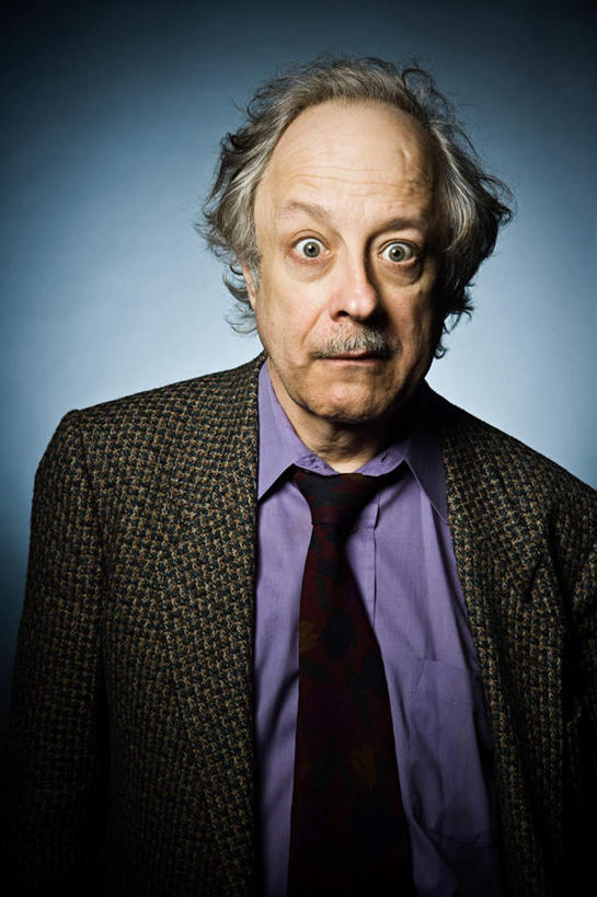 西方人,头发,一个人,商务人士,商务男性,站,竖图,室内,白天,正面,衬衫,欧洲,欧洲人,仅一个男性,仅一个人,阴影,蓝色背景,套装,惊讶,反射,影子,领带,注视,灰色,观察,看,站着,仅一个老年男性,摄影,影棚,观看,惊奇,察看,关注,商务装,工薪阶层,诧异,惊疑,惊异,老年男性,男人,男性,白种人,卷发,白领,上班族,站立,半身,彩图,影棚拍摄,衬衣,拍摄,短发