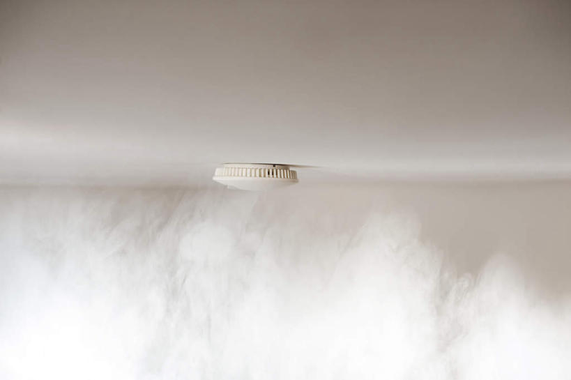 无人,横图,室内,特写,白天,正面,安全,雾,静物,阴影,沸腾,反射,蒸汽,影子,墙,防护,水蒸气,墙壁,墙面,白色,火警,保护,火灾,保险,蒸发,保全,周全,安稳,安定,警报,烟雾报警器,烟雾传感器,烟雾感应器,平安,彩图