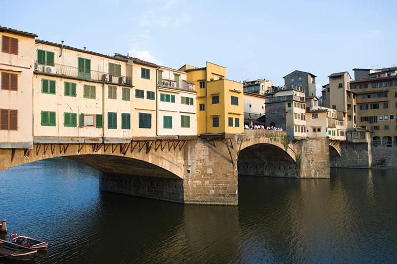 无人,家,横图,室外,白天,正面,旅游,度假,河流,石头,名胜古迹,水,标志建筑,地标,建筑,意大利,佛罗伦萨,欧洲,遗迹,石子,房屋,屋子,河水,水流,云,云朵,公寓,桥,云彩,古迹,文物,娱乐,建设,古建筑,石桥,洋房,楼房,拱桥,住宅,栈桥,蓝色,白云,蓝天,天空,天,享受,休闲,旅游胜地,放松,拱形,晴朗,人行桥,石拱桥,托斯卡纳,南欧,古文明,意大利共和国,首府,百花之城,翡冷翠,托斯卡纳大区,旧桥,老桥,维琪奥桥,石块,晴空,彩图,房子