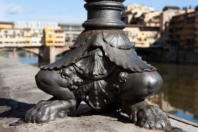 无人,横图,室外,特写,白天,正面,旅游,度假,河流,石头,名胜古迹,水,标志建筑,地标,建筑,雕塑,意大利,佛罗伦萨,欧洲,朦胧,模糊,遗迹,艺术,装饰,雕刻,雕像,石子,河水,水流,云,云朵,天桥,桥,云彩,古迹,文物,娱乐,建设,古建筑,拱桥,蓝色,白云,蓝天,天空,工艺品,天,享受,休闲,旅游胜地,放松,晴朗,纪念,人行桥,美术,托斯卡纳,南欧,主题,陈列,古文明,意大利共和国,首府,功能,美学,百花之城,翡冷翠,托斯卡纳大区,旧桥,老桥,维琪奥桥,石块,晴空,彩图