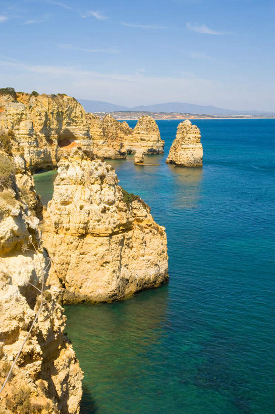 无人,竖图,室外,白天,正面,旅游,度假,海浪,海洋,石头,美景,非洲,尼日利亚,纹路,石子,纹理,景观,浪花,云,云朵,云彩,娱乐,蓝色,白云,蓝天,天空,自然,海水,天,享受,休闲,景色,放松,晴朗,自然风光,海景,肌理,阿非利加洲,拉各斯,尼日利亚联邦共和国,大海,风浪,海,海水的波动,近岸浪,石块,岩石,涌浪,晴空,彩图