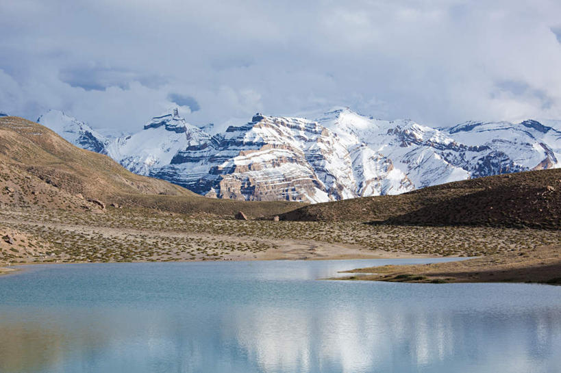 无人,横图,室外,白天,正面,旅游,度假,湖,湖泊,美景,山,水,雪,雪山,大雪,印度,亚洲,纹路,纹理,冰,湖面,积雪,景观,山峰,水流,水面,雪景,云,云朵,冬季,冬天,山峦,云彩,娱乐,蓝色,白云,蓝天,天空,自然,湖水,天,享受,休闲,景色,放松,寒冷,晴朗,冰冷,自然风光,南亚,喜马偕尔邦,肌理,印度共和国,严寒,冰凉,酷寒,凛冽,凛凛,极冷,高山之州,喜马偕尔,晴空,彩图