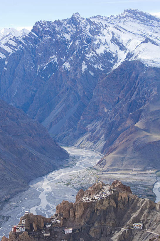 无人,竖图,俯视,航拍,室外,白天,旅游,度假,河流,美景,山,水,雪,雪山,大雪,印度,亚洲,曲折,弯曲,冰,河水,积雪,景观,山峰,水流,雪景,云,云朵,冬季,冬天,山峦,云彩,娱乐,蓝色,白云,蓝天,天空,自然,天,享受,休闲,景色,放松,寒冷,蜿蜒,晴朗,冰冷,鸟瞰,自然风光,南亚,喜马偕尔邦,印度共和国,严寒,冰凉,酷寒,凛冽,凛凛,极冷,高山之州,喜马偕尔,晴空,彩图,高角度拍摄