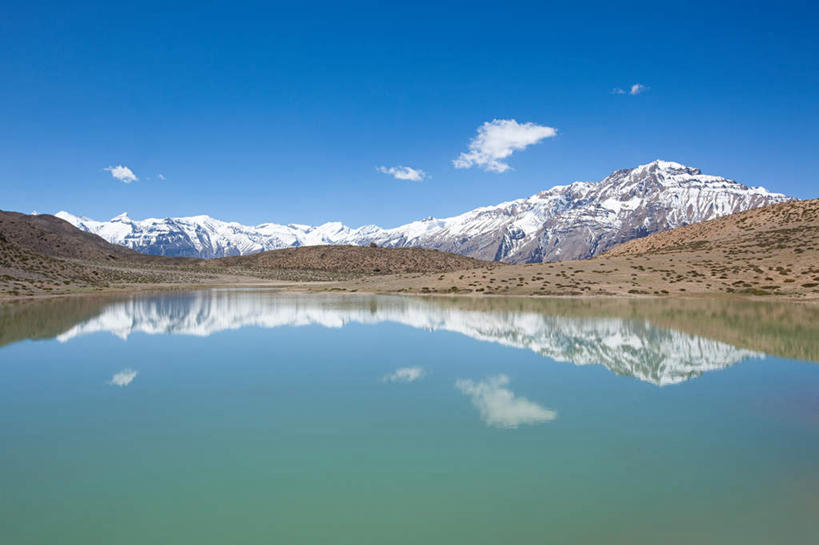 无人,横图,室外,白天,正面,旅游,度假,湖,湖泊,美景,山,水,雪,雪山,大雪,印度,亚洲,冰,湖面,积雪,景观,山峰,水流,水面,雪景,云,云朵,冬季,冬天,山峦,云彩,娱乐,蓝色,白云,蓝天,天空,自然,湖水,天,享受,休闲,景色,放松,寒冷,晴朗,冰冷,镜面,自然风光,南亚,喜马偕尔邦,印度共和国,严寒,冰凉,酷寒,凛冽,凛凛,极冷,高山之州,喜马偕尔,晴空,彩图