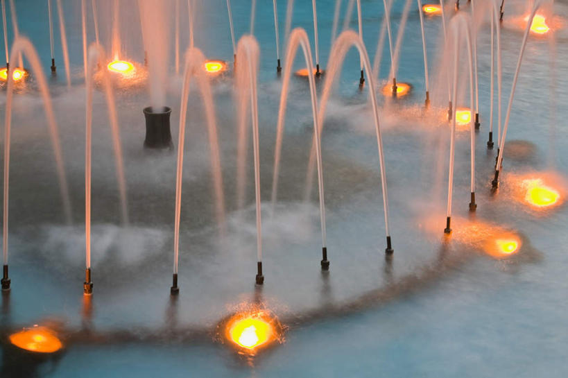 无人,横图,俯视,室外,特写,白天,度假,美景,水,城市风光,城市,喷泉,照明,加拿大,飞溅,朦胧,模糊,溅,液体,景观,水滴,灯光,文化,娱乐,灯,水珠,黄昏,灯具,品味,享受,休闲,景色,放松,照亮,北美,北美洲,照明设备,喷洒,美洲,水景,地灯,北亚美利加洲,亚美利加洲,美观,魁北克省,薄暮,地埋灯,设计,彩图,高角度拍摄,傍晚