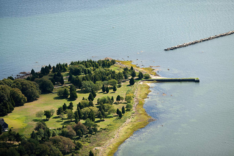 无人,横图,俯视,航拍,室外,白天,旅游,度假,草地,草坪,海浪,海洋,美景,树林,植物,美国,阴影,光线,影子,景观,浪花,娱乐,草,树,树木,绿色,阳光,自然,海水,享受,休闲,景色,放松,生长,成长,北美,北美洲,罗得岛,鸟瞰,自然风光,美洲,海景,罗德岛,北亚美利加洲,亚美利加洲,罗得岛州,海洋之州,纽波特,大海,风浪,海,海水的波动,近岸浪,涌浪,彩图,高角度拍摄