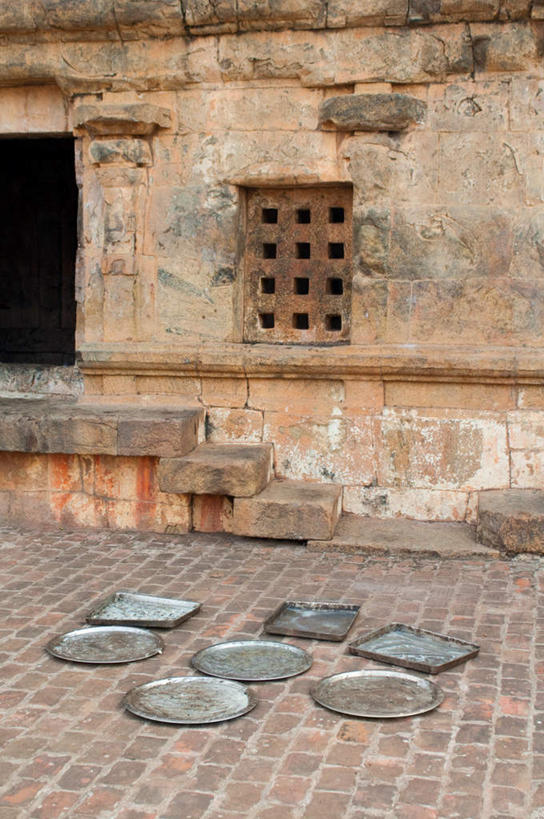 无人,家,寺庙,竖图,室内,白天,正面,旅游,度假,石头,名胜古迹,标志建筑,地标,建筑,印度,亚洲,节日,遗迹,石子,房屋,墙,屋子,燃烧,古迹,文化,文物,娱乐,建设,古建筑,楼房,墙壁,墙面,住宅,香火,庙宇,祈祷,享受,休闲,健康,旅游胜地,放松,许愿,宗教,信仰,纪念,祈求,南亚,古文明,印度共和国,泰米尔纳德邦,泰米尔纳德,平安,石块,彩图,房子,庙,寺