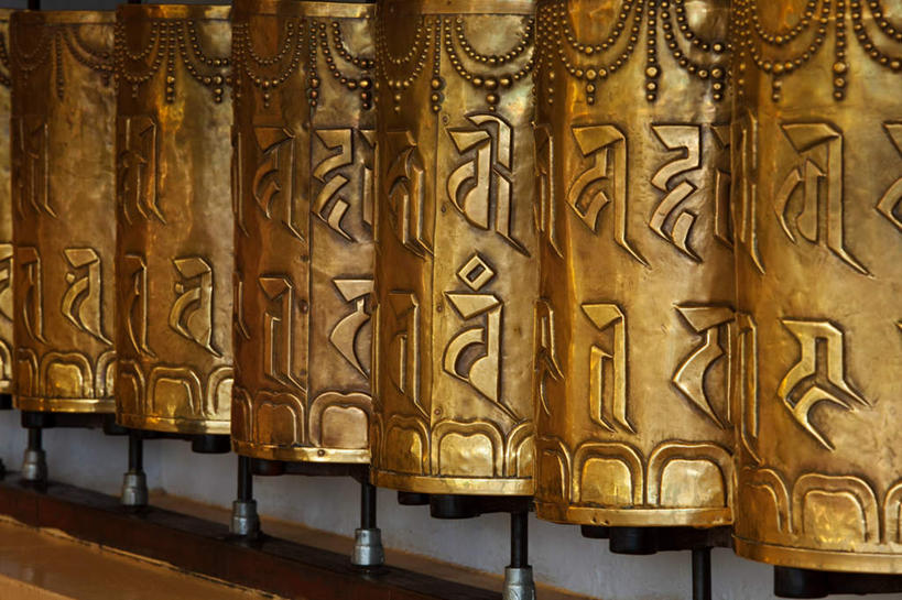 无人,横图,室外,白天,正面,爱情,旅游,度假,奢侈,标志建筑,地标,建筑,珠宝,印度,亚洲,一排,节日,整齐,金属,文化,娱乐,建设,黄金,排列,祈祷,享受,休闲,健康,金色,旅游胜地,放松,许愿,宗教,佛教,信仰,纪念,昂贵,祈求,贵重,富贵,基督教,队列,天主教,修道院,坚定,南亚,信念,转经筒,忠诚,转经轮,法轮,喜马偕尔邦,印度共和国,贵金属,玛尼轮,富丽,约定,释教,名誉,荣华,宝贵,高山之州,喜马偕尔,神学院,修院,隐修院,平安,彩图,经轮,玛尼解脱轮,祈祷轮,金子