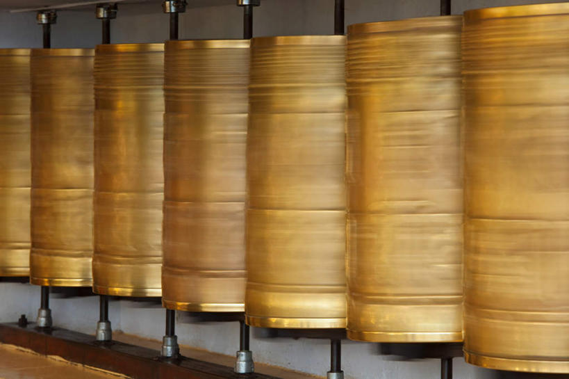 无人,横图,室外,白天,正面,爱情,旅游,度假,奢侈,标志建筑,地标,建筑,珠宝,印度,亚洲,一排,节日,朦胧,模糊,整齐,金属,文化,娱乐,建设,黄金,排列,祈祷,享受,休闲,健康,金色,旅游胜地,放松,许愿,宗教,佛教,信仰,纪念,昂贵,祈求,贵重,富贵,基督教,队列,天主教,修道院,坚定,南亚,信念,转经筒,忠诚,转经轮,法轮,喜马偕尔邦,印度共和国,贵金属,玛尼轮,富丽,约定,释教,名誉,荣华,宝贵,高山之州,喜马偕尔,神学院,修院,隐修院,平安,彩图,经轮,玛尼解脱轮,祈祷轮,金子