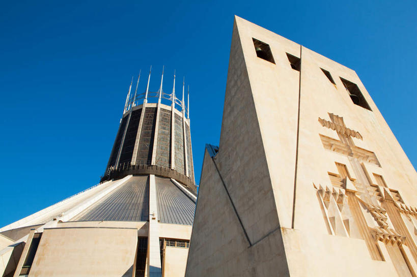 无人,教堂,横图,室外,白天,仰视,旅游,度假,标志建筑,地标,建筑,英国,欧洲,阴影,节日,光线,影子,文化,娱乐,建设,英格兰,蓝色,蓝天,天空,阳光,天,祈祷,享受,休闲,健康,旅游胜地,放松,许愿,宗教,信仰,晴朗,纪念,祈求,基督教,西欧,天主教,大不列颠,信念,大不列颠及北爱尔兰联合王国,万里无云,首府,大不列颠联合王国,日不落英帝国,英吉利,利物浦,利物浦市,墨西塞德郡,默西塞德,平安,晴空,晴空万里,彩图,低角度拍摄,大教堂,礼拜堂,利物浦大都会大教堂