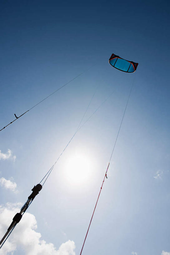 无人,竖图,室外,白天,仰视,锻炼,旅游,度假,运动,美景,城市,美国,阴影,光线,影子,景观,云,云朵,云彩,娱乐,极限运动,蓝色,白云,蓝天,天空,阳光,自然,天,享受,休闲,景色,放松,晴朗,北美,北美洲,自然风光,室外运动,美洲,户外运动,佛罗里达,冲浪风筝,佛罗里达州,迈阿密,佛州,阳光州,北亚美利加洲,亚美利加洲,风筝冲浪,晴空,彩图,低角度拍摄,健身,县治,戴德县,迈阿密.戴德县