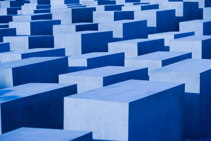 无人,横图,室外,特写,白天,正面,旅游,度假,标志建筑,地标,建筑,德国,欧洲,一排,许多,阴影,整齐,并列,并排,光线,影子,首都,娱乐,建设,柏林,排列,蓝色,阳光,墓碑,享受,休闲,旅游胜地,放松,西欧,队列,平行,德意志联邦共和国,柏林州,欧洲被害犹太人纪念碑,犹太人大屠杀纪念碑群,彩图