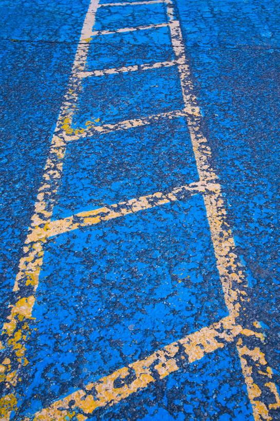 无人,停车场,竖图,俯视,室内,特写,白天,道路,路,公路,分界线,停车线,交通,蓝色,车行道,车行道分界线,标线,车行线,马路,彩图,高角度拍摄,泊车场