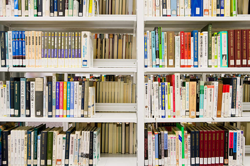 无人,图书馆,横图,室内,白天,正面,看书,阅读,书籍,一排,学习,整齐,并列,并排,排列,书本,书柜,看,书橱,读书,浏览,队列,平行,浏览室,挡书板,书挡,书夹,书立,书,图书,彩图,书库,图书库,阅览室