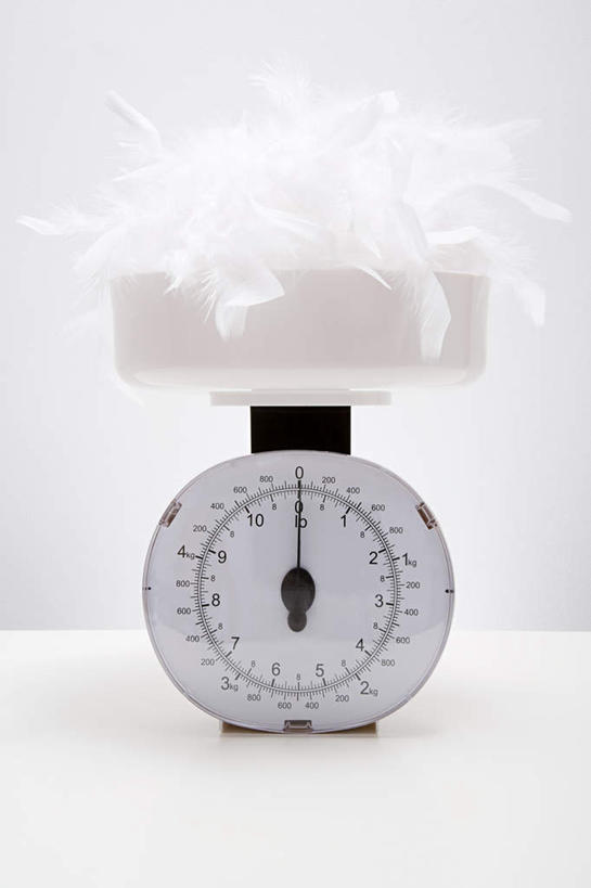 无人,竖图,室内,特写,白天,白色背景,正面,仪器,静物,羽毛,一堆,许多,阴影,堆叠,堆积,轻盈,柔软,反射,影子,一个,摄影,影棚,单个,堆,衡量,计量,轻柔,衡器,案秤,秤,彩图,影棚拍摄,拍摄