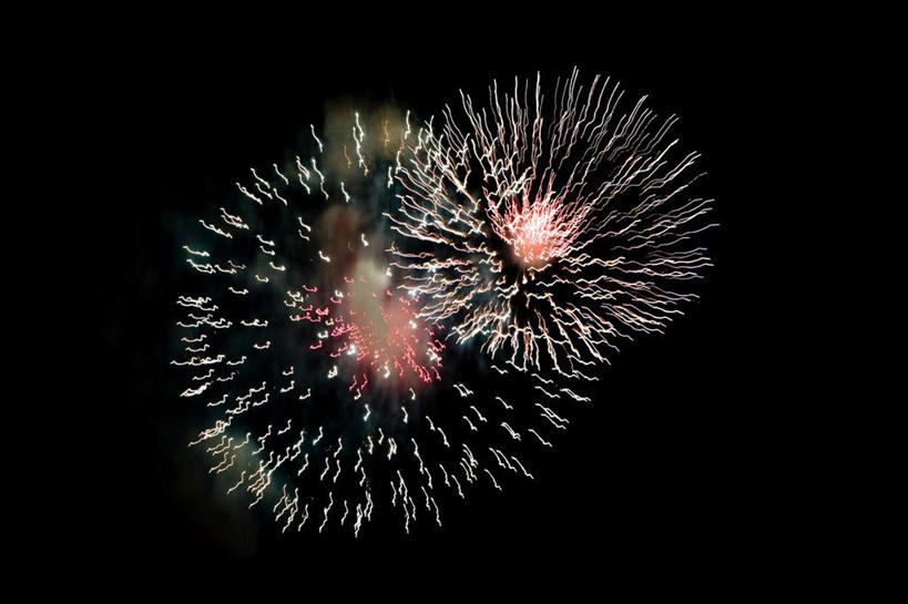 无人,横图,彩色,室外,夜晚,仰视,旅游,度假,美景,烟火,夜景,阴影,庆祝,反射,影子,景观,娱乐,自然,焰火,享受,休闲,景色,放松,庆贺,壮丽,自然风光,祝贺,礼花,烂漫,花炮,礼花炮,灿艳,绮丽,绚丽,烟花,彩图,低角度拍摄