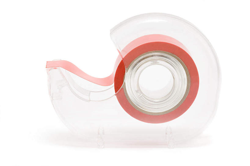 无人,横图,俯视,室内,特写,白天,白色背景,静物,阴影,反射,影子,办公用品,文具,红色,摄影,影棚,办公设备,文具用品,胶布,透明胶,文化工具,封箱器,胶带座,黏胶,粘胶器,彩图,高角度拍摄,影棚拍摄,拍摄