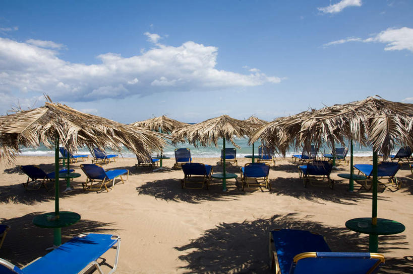 无人,横图,室外,白天,正面,旅游,度假,海浪,海洋,美景,沙滩,餐桌,桌子,椅子,希腊,欧洲,阴影,光线,伞,沙子,影子,雨伞,遮阳伞,木椅,海岸,景观,浪花,云,云朵,沙地,云彩,娱乐,阳伞,蓝色,白云,蓝天,天空,阳光,自然,海水,天,享受,休闲,景色,放松,晴朗,餐台,自然风光,海景,希腊共和国,爱奥尼亚群岛,伊奥尼亚群岛,扎金索斯,扎金索斯岛,大海,风浪,海,海水的波动,海滩,近岸浪,涌浪,晴空,彩图