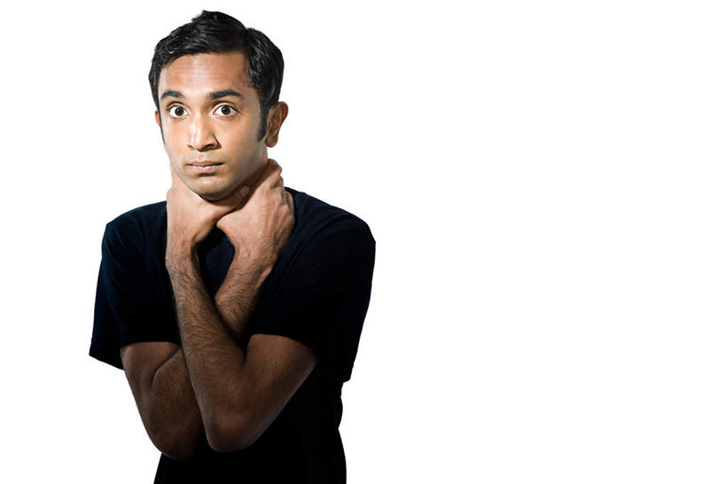 西方人,一个人,站,横图,室内,白天,白色背景,正面,欧洲,欧洲人,仅一个男性,仅一个人,握,服装,拿,拿着,注视,休闲装,仅一个年轻男性,衣服,观察,看,站着,休闲,休闲服,握着,摄影,服饰,影棚,观看,察看,关注,自杀,自尽,男人,男性,年轻男性,白种人,站立,半身,彩图,影棚拍摄,拍摄