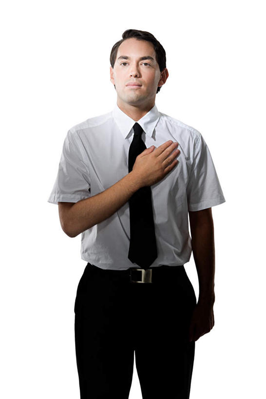 西方人,一个人,站,竖图,室内,白天,白色背景,正面,衬衫,欧洲,欧洲人,仅一个男性,仅一个人,领带,注视,仅一个年轻男性,观察,看,站着,摄影,影棚,观看,察看,象征,庄重,关注,身份,发誓,赌咒,正式,地位,男人,男性,年轻男性,白种人,站立,半身,彩图,影棚拍摄,衬衣,拍摄,立誓,起誓