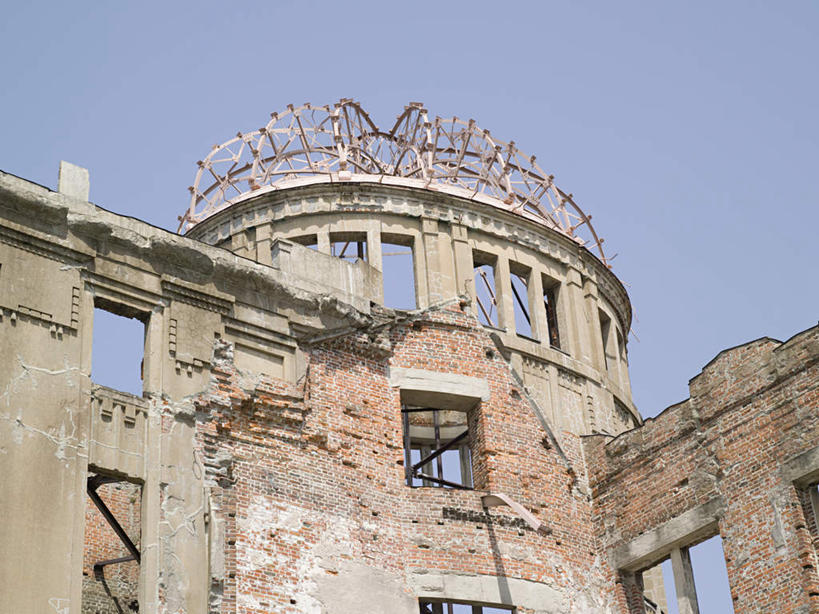 无人,公园,横图,室外,白天,仰视,旅游,度假,名胜古迹,标志建筑,地标,建筑,广岛县,日本,亚洲,一排,许多,阴影,遗迹,整齐,光线,影子,柱子,墙,古迹,文物,娱乐,建设,古建筑,废墟,墙壁,墙面,排列,蓝色,蓝天,天空,阳光,天,享受,休闲,旅游胜地,放松,晴朗,队列,古文明,东亚,本州,万里无云,本州岛,日本国,广岛和平纪念公园,広岛,中国地方,晴空,晴空万里,彩图,低角度拍摄